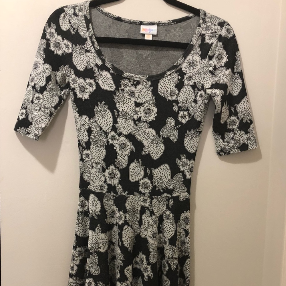 XXS Nicole LuLaRoe Jacquard Strawberries